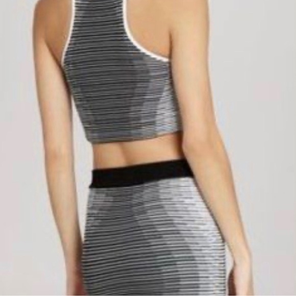 BCBGeneration Bodycon Abstract Seamless Set - Picture 2 of 16